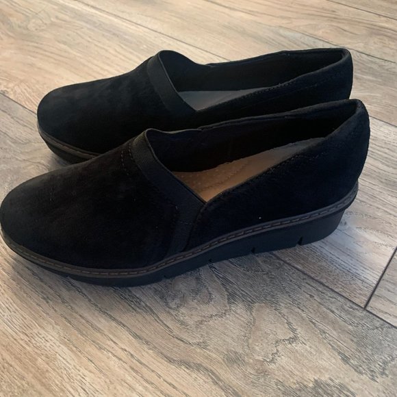 NEW CLARKS AIRABELL MID SLIP ON SUEDE LEATHER WEDGE SHOES BLACK 7.5M - Picture 9 of 14
